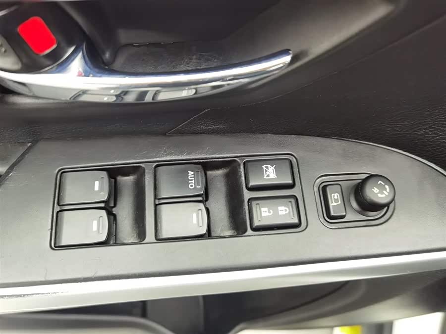 Suzuki S-Cross 2015 صورة سيارة #10