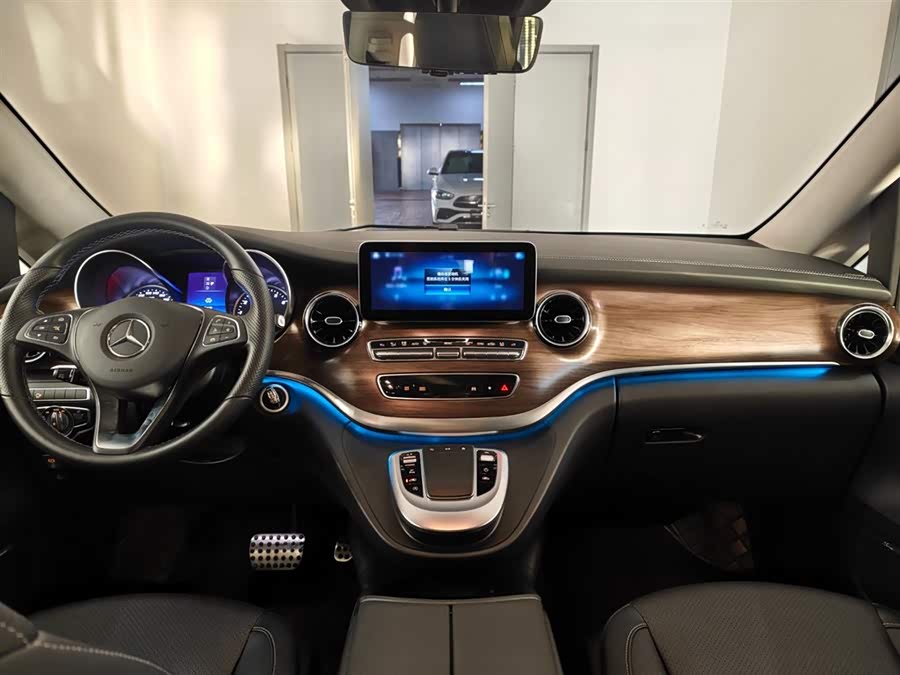 Mercedes-Benz V Class 2022 immagine di auto #10