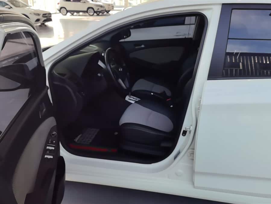 Mazda Reina Hatchback 2014 car image #10