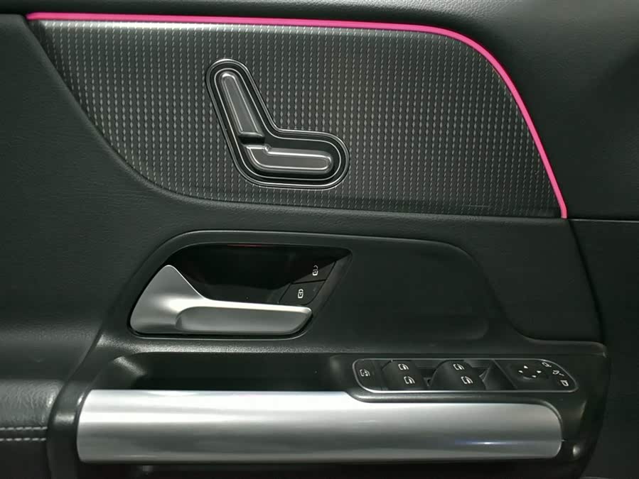 Mercedes-Benz EQA Class 2024 immagine di auto #10