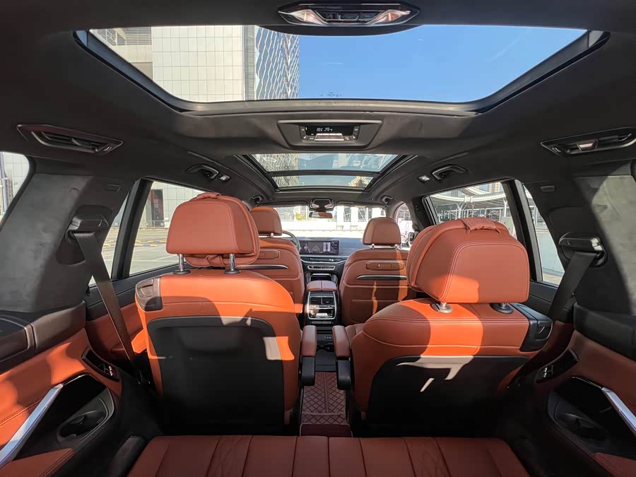 BMW X7 2024 car image #10