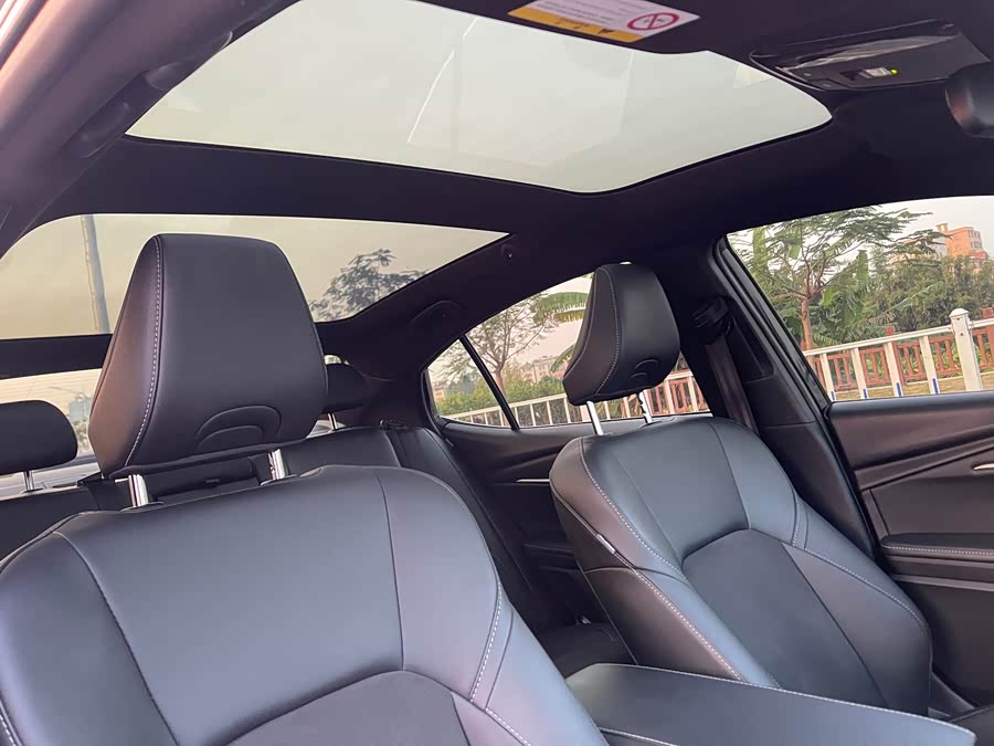 Toyota Camry 2024 immagine di auto #10