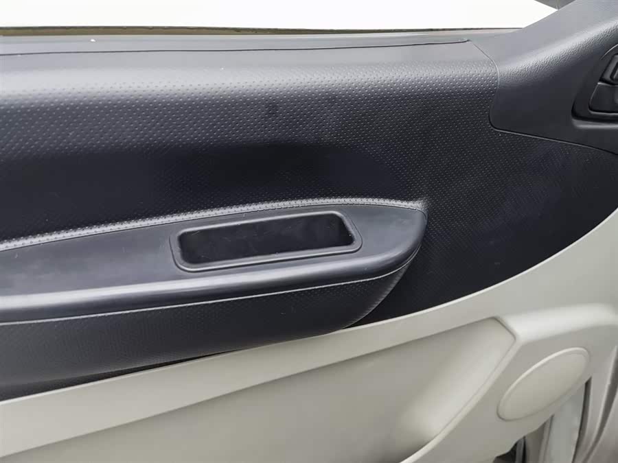 Forthing Lingzhi 2019 #10 Forthing Lingzhi 2019 car image #10