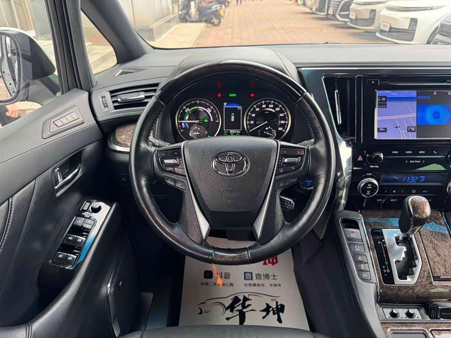 Toyota Alphard 2019 #10 Toyota Alphard 2019 car image #10