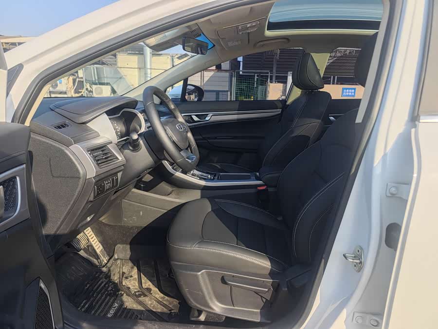 GEELY 2019 car image #10