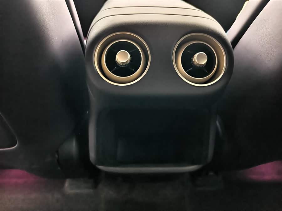 Avatr 07 2024 car image #10