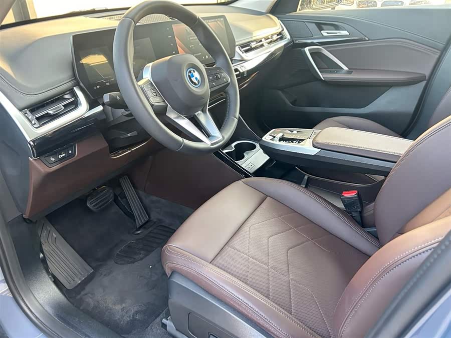 BMW iX1 2024 изображение автомобиля #10
