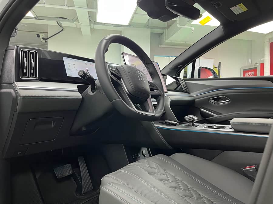 BYD SongL DM-i 2025 car image #10