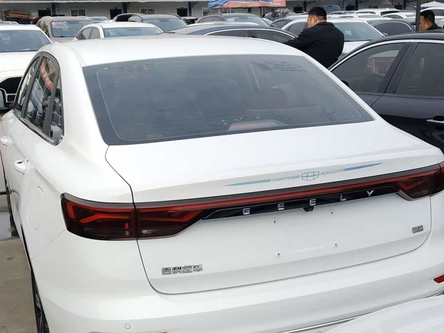 GEELY Emgrand 2021 car image #10