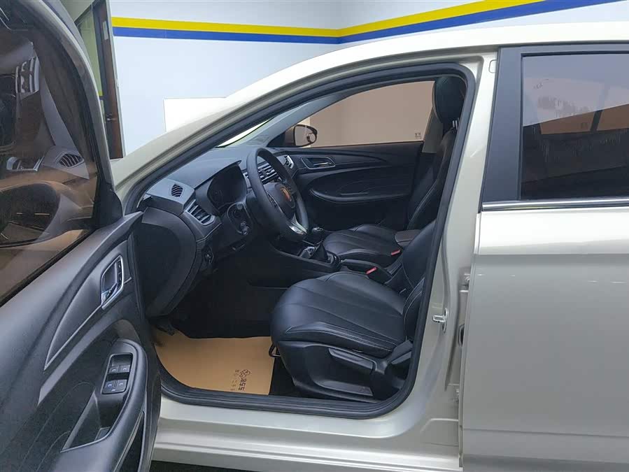 Roewe i5 2020 #10 Roewe i5 2020 car image #10