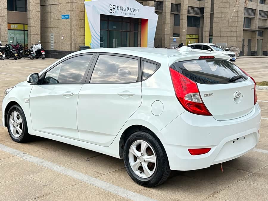 Mazda Reina Hatchback 2016 #10 Mazda Reina Hatchback 2016 car image #10