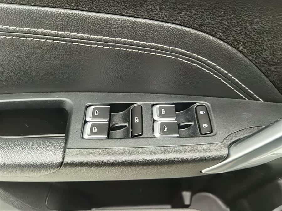 Vision X3 2018 car image #10