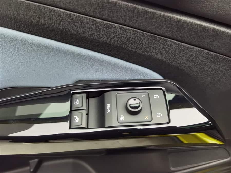 Volkswagen ID.4 X 2021 immagine di auto #10