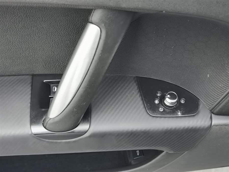 Audi TT 2011 car image #10