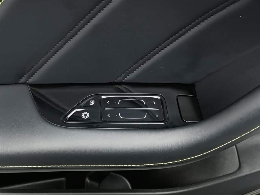 哪吒汽车 哪吒GT 2023 汽车图片 #10