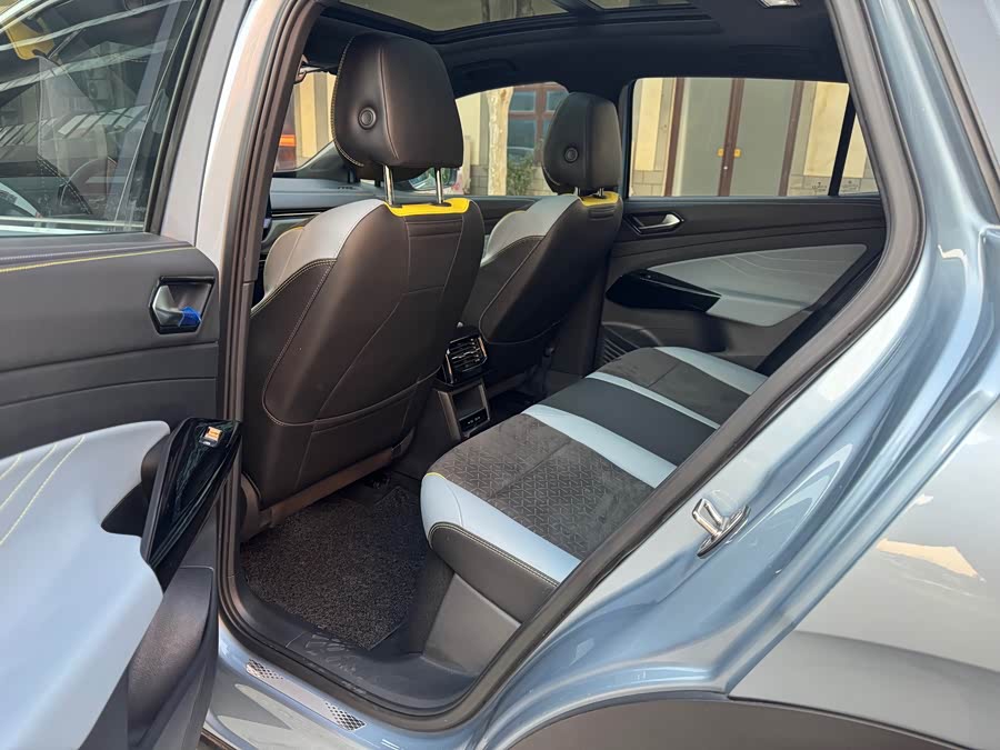 Volkswagen ID.4 X 2021 immagine di auto #10