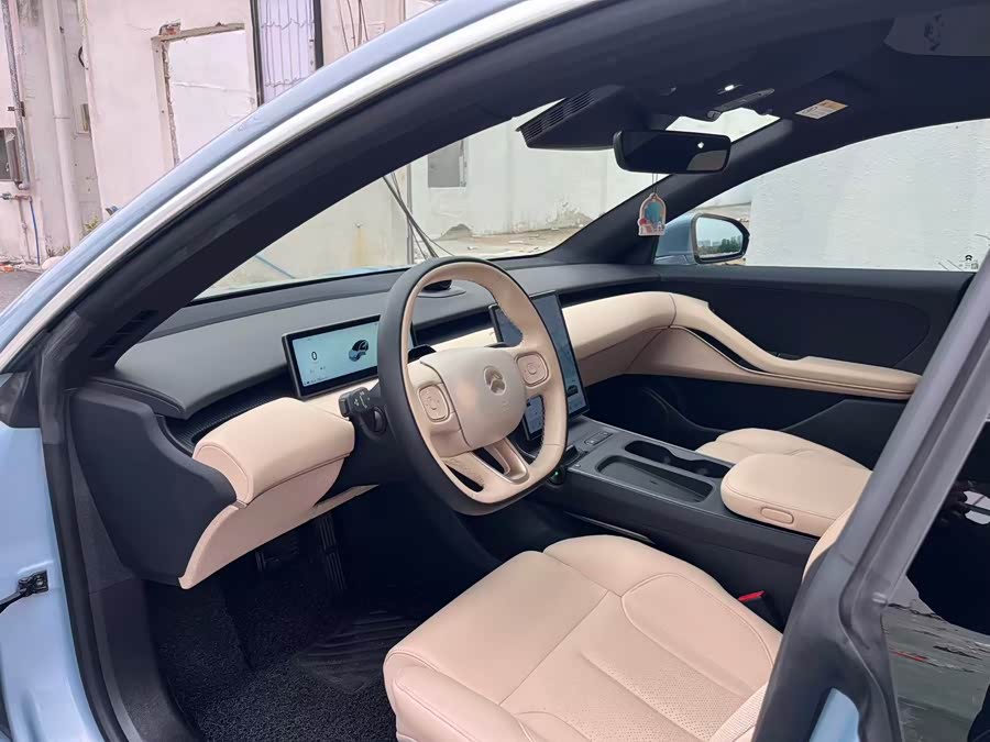 NIO ET5 2023 car image #10