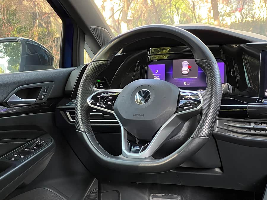 Volkswagen Golf 2023 car image #10