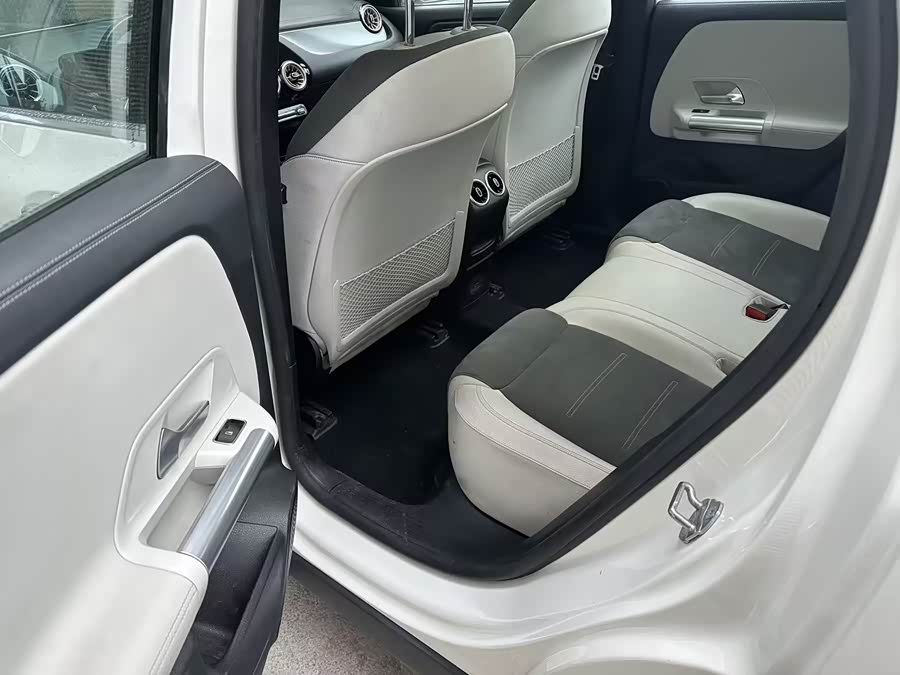 Mercedes-Benz EQA Class 2022 صورة سيارة #10