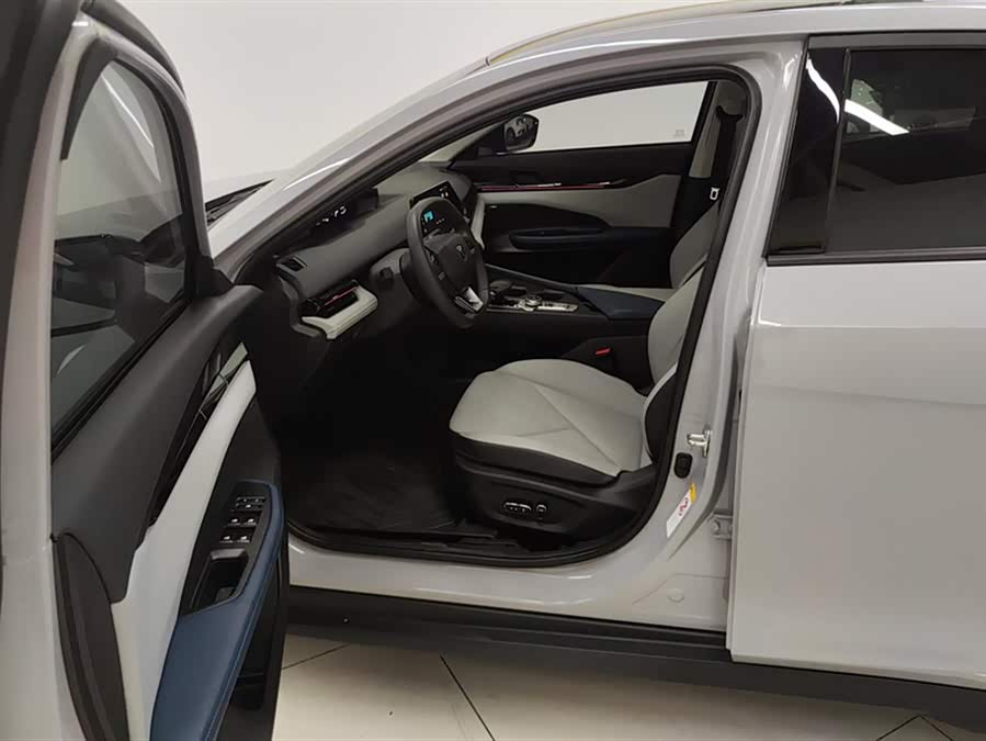 Changan UNI-V iDD 2023 car image #10