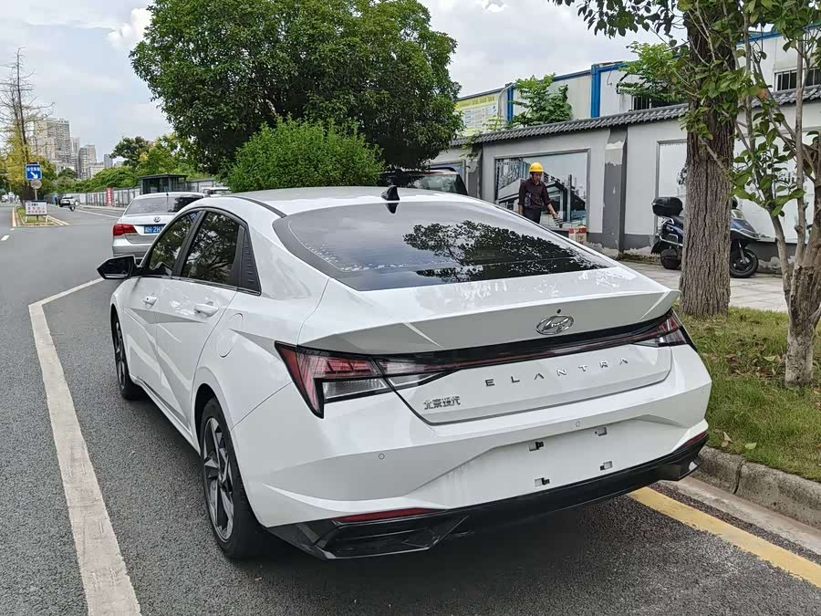 Hyundai Elantra 2023 immagine di auto #10