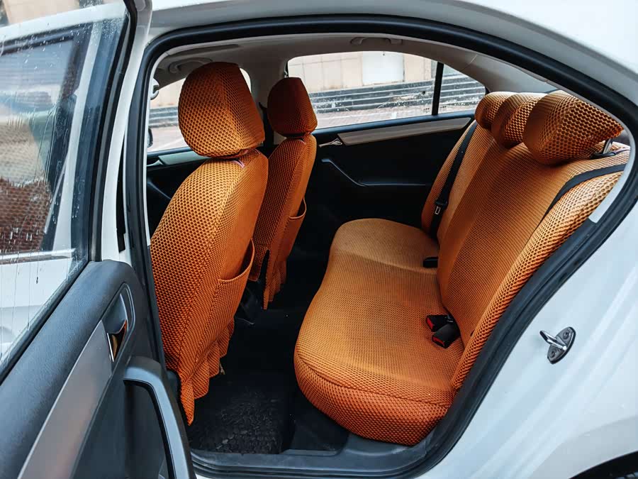 Skoda Rapid 2018 car image #10