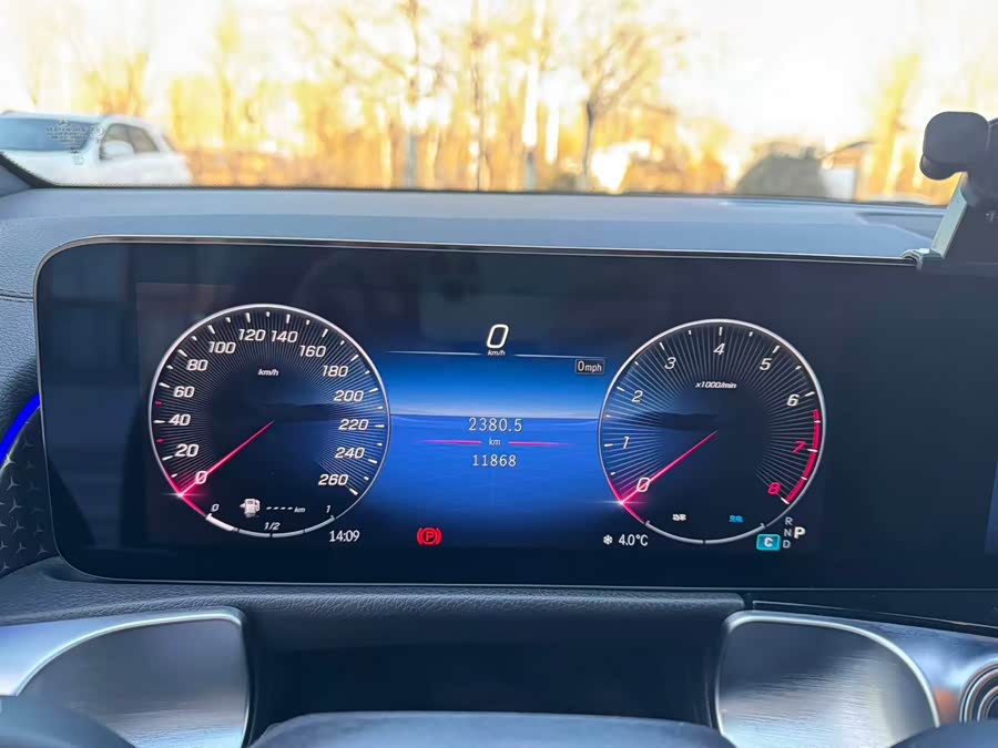 Mercedes-Benz GLB Class 2024 car image #10