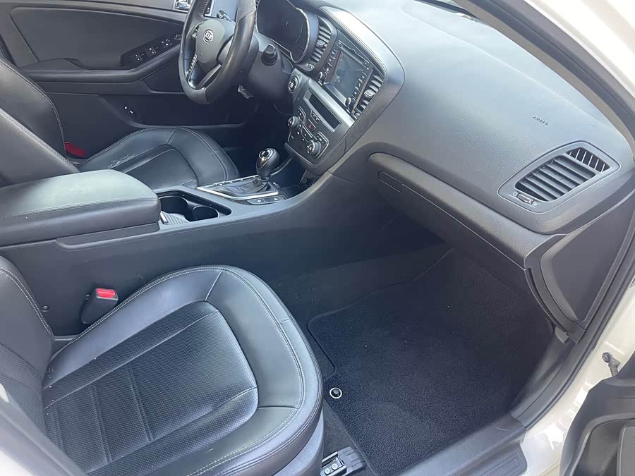 Kia K5 2012 car image #10