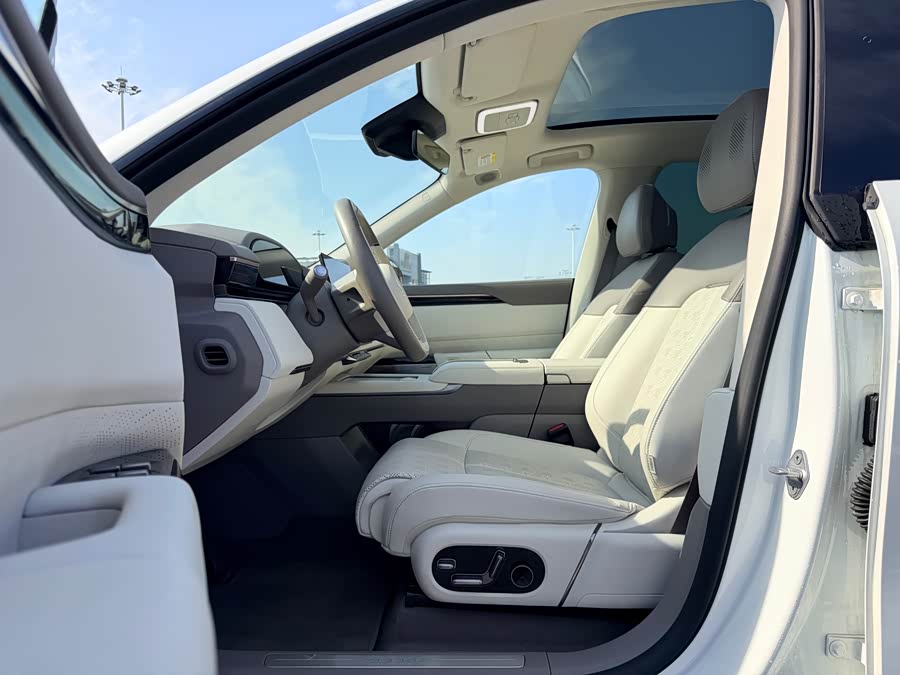 Zeekr 7X 2024 car image #10