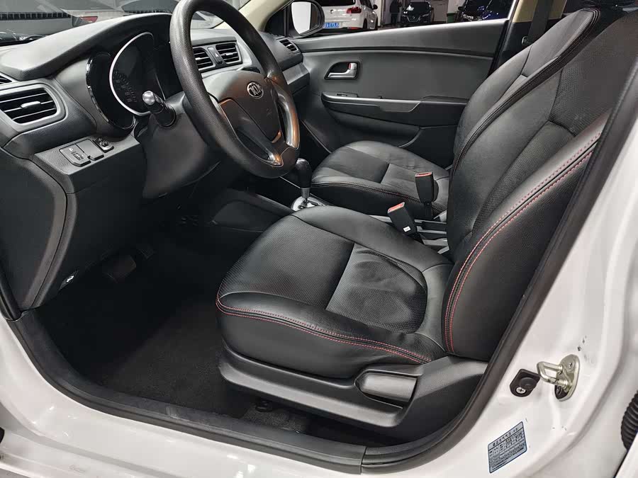 Kia K2 2015 imagen de coche #10