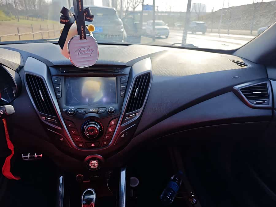 Hyundai Veloster 2013 immagine di auto #10