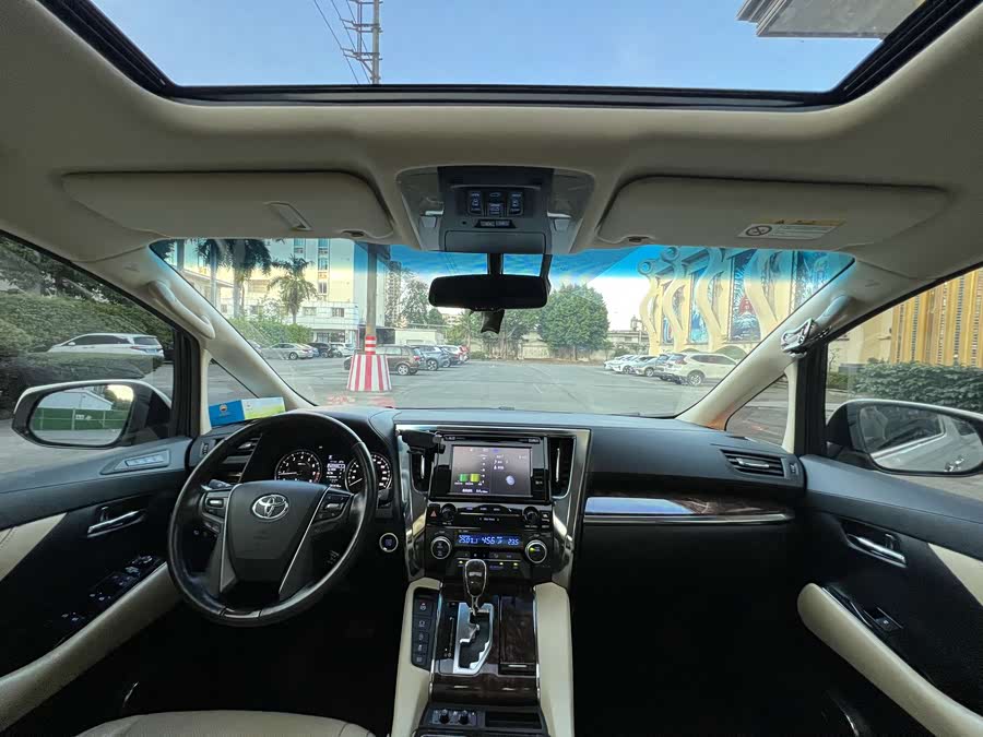 Toyota Alphard 2018 car image #10