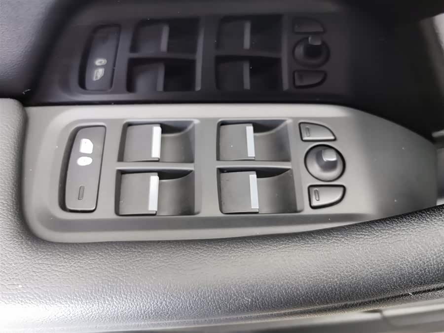 2020 car image #10