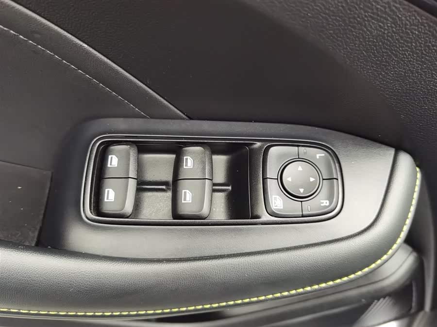Roewe i5 2023 car image #10