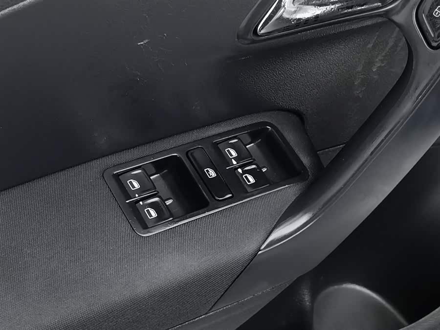 Volkswagen Polo 2014 car image #10