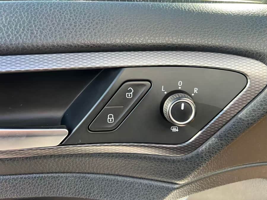 Volkswagen Golf 2017 car image #10