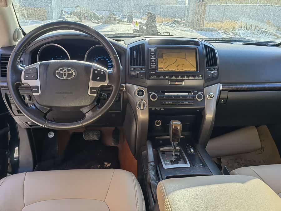 Toyota Land Cruiser 2010 #10 Toyota Land Cruiser 2010 car image #10