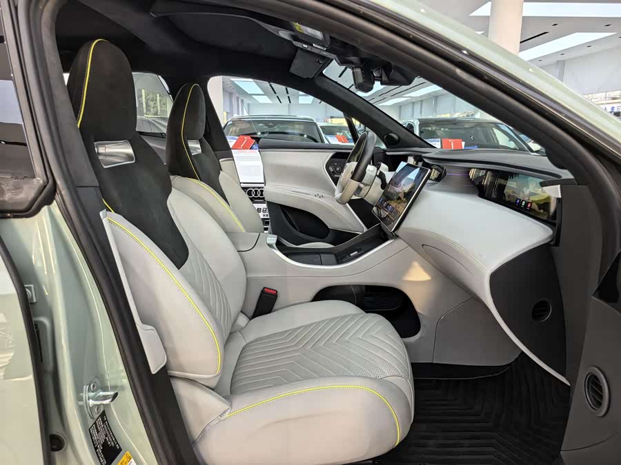 Avatr 11 2023 car image #10