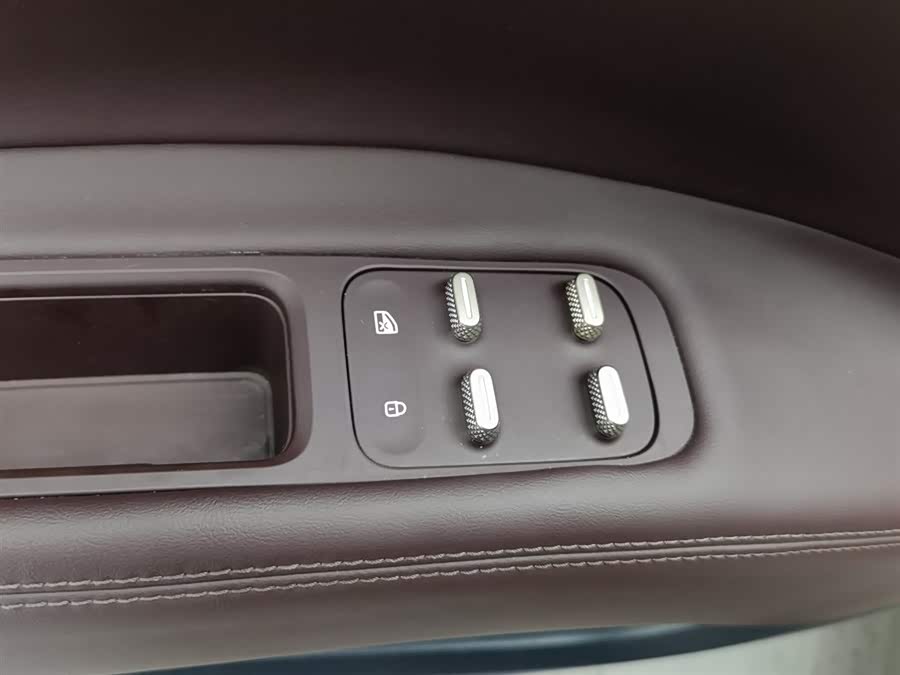 Avatr 11 2023 car image #10