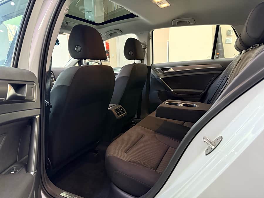 Volkswagen Golf 2022 car image #10