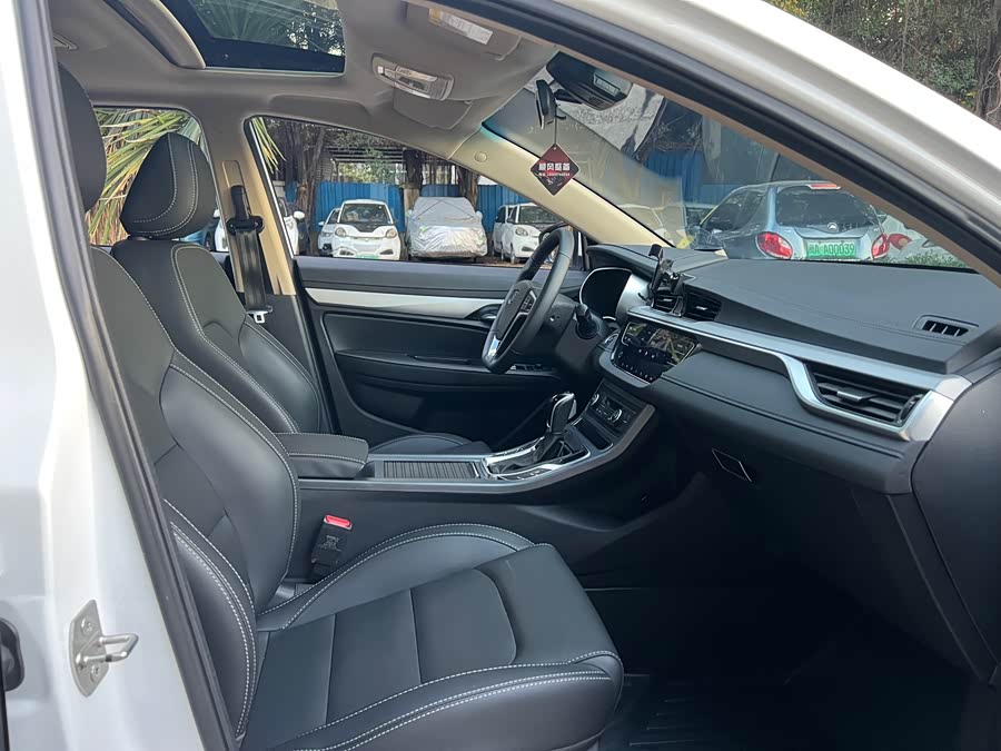 GEELY Emgrand 2018 car image #10
