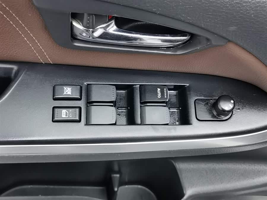 Suzuki SX4 2013 car image #10