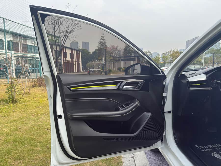 Roewe i5 2021 car image #10