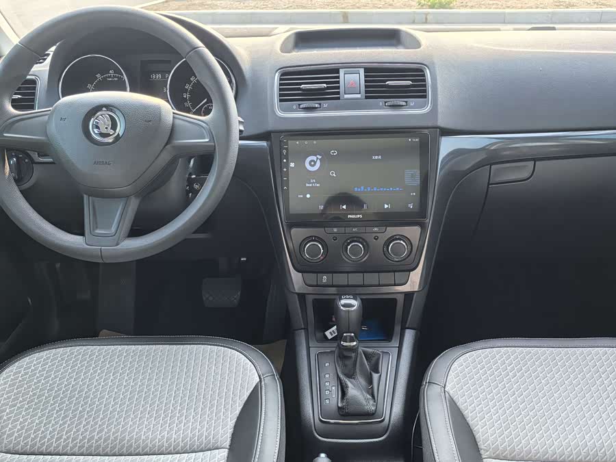 Skoda Yeti 2016 car image #10