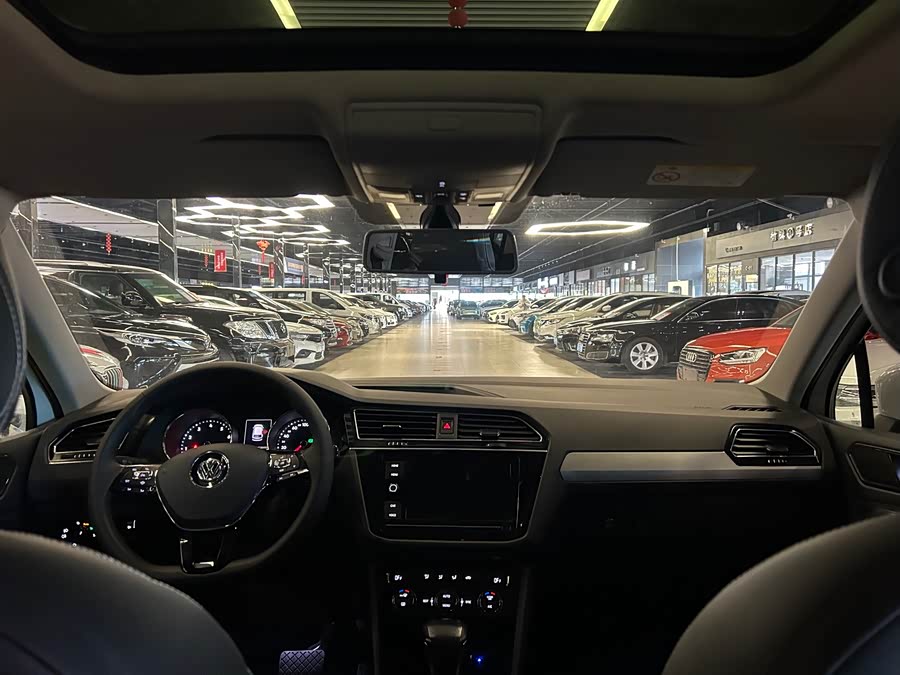 Volkswagen Tiguan L 2019 car image #10