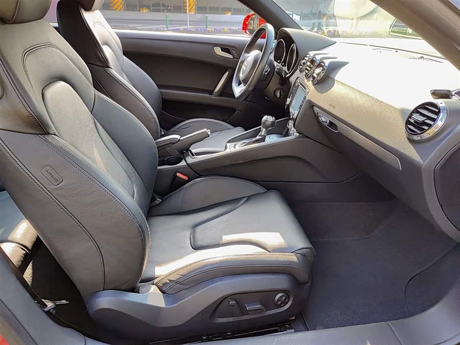 Audi TT 2013 car image #10