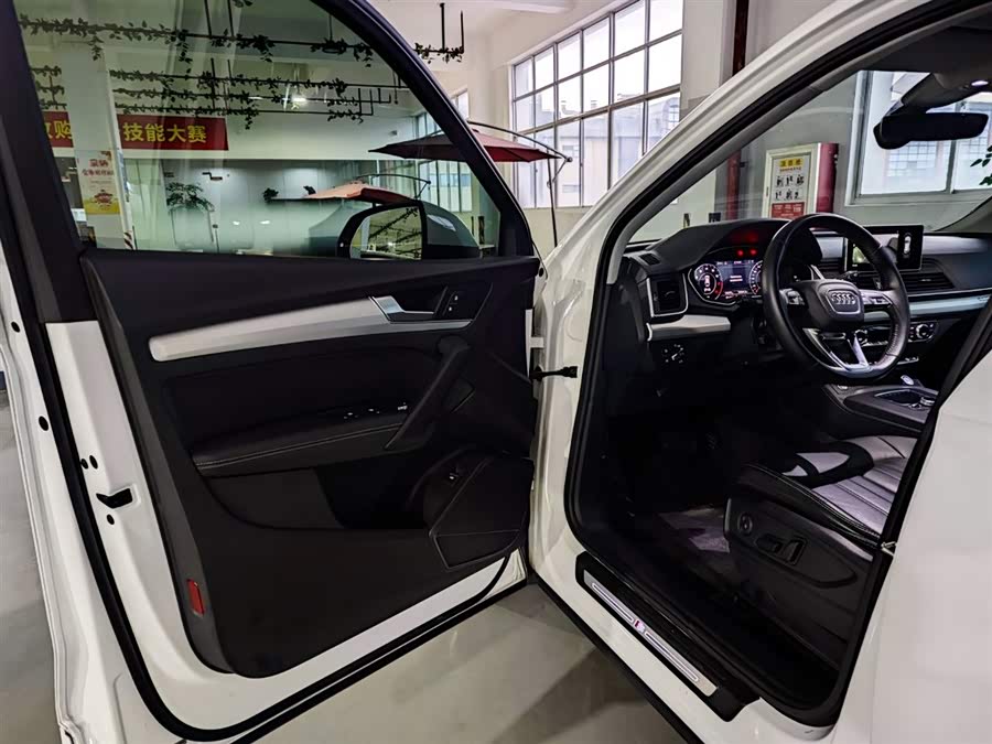 Audi Q5L 2020 car image #10