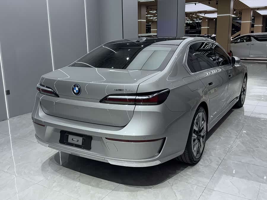 BMW i7 2023 изображение автомобиля #10