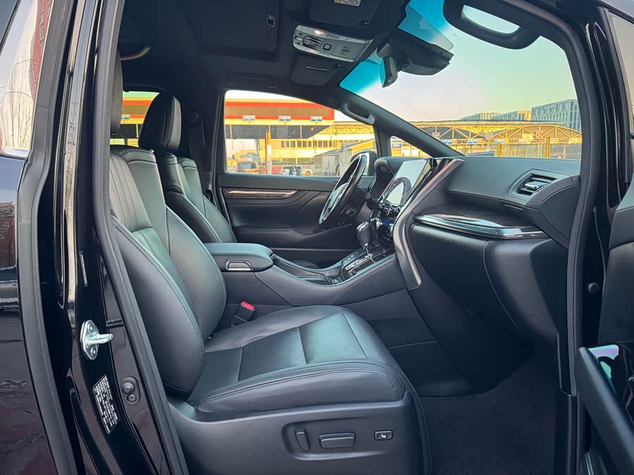 Toyota Alphard 2022 car image #10