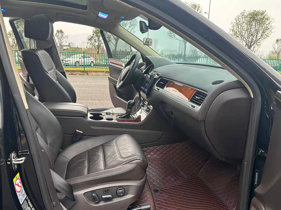 Volkswagen Touareg 2014 car image #10